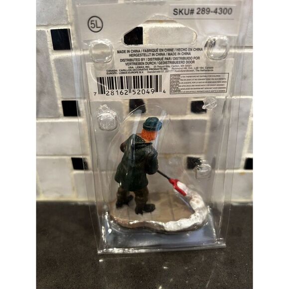 LEMAX CHRISTMAS VILLAGE CLEARING A PATH - ITEM # 52049 NIP - Picture 2 of 2